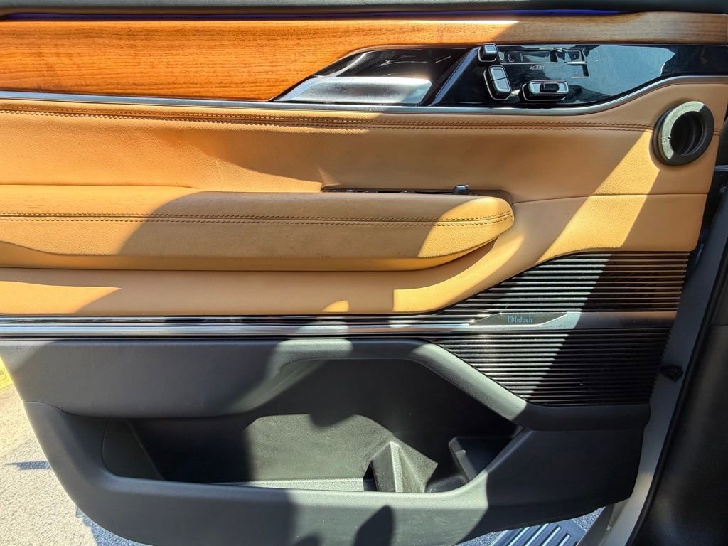 Certified 2025 Jeep Grand Wagoneer L Series III w/ Rear Seat Video Group 1 image 32