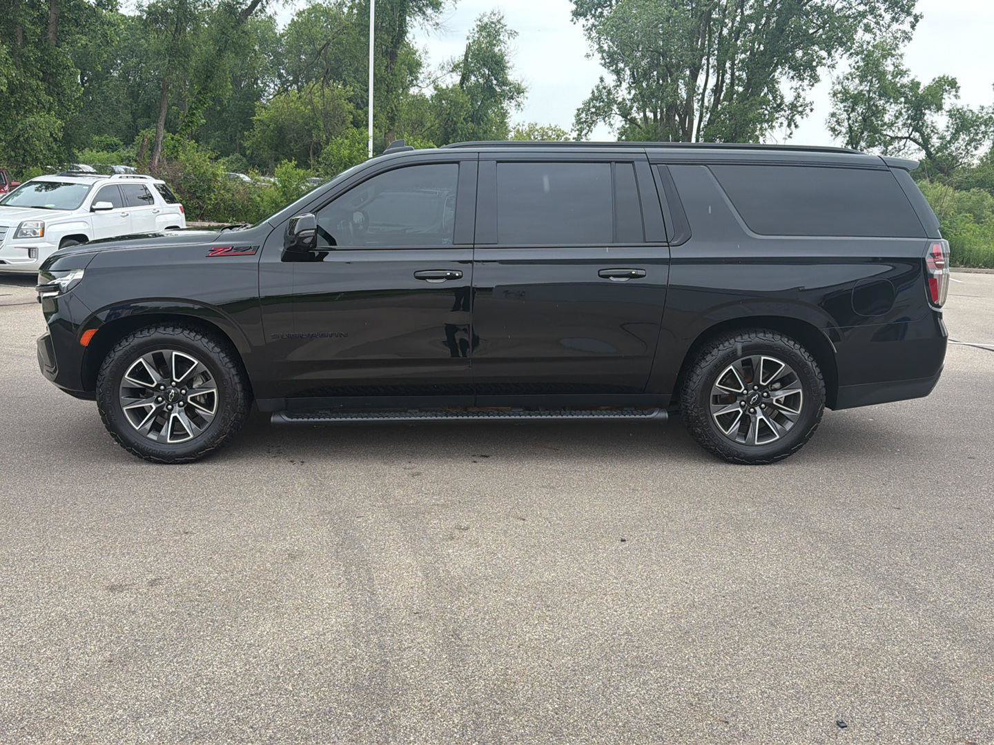 Used 2023 Chevrolet Suburban Z71 w/ Z71 Off-Road Package AWD/4WD image 2