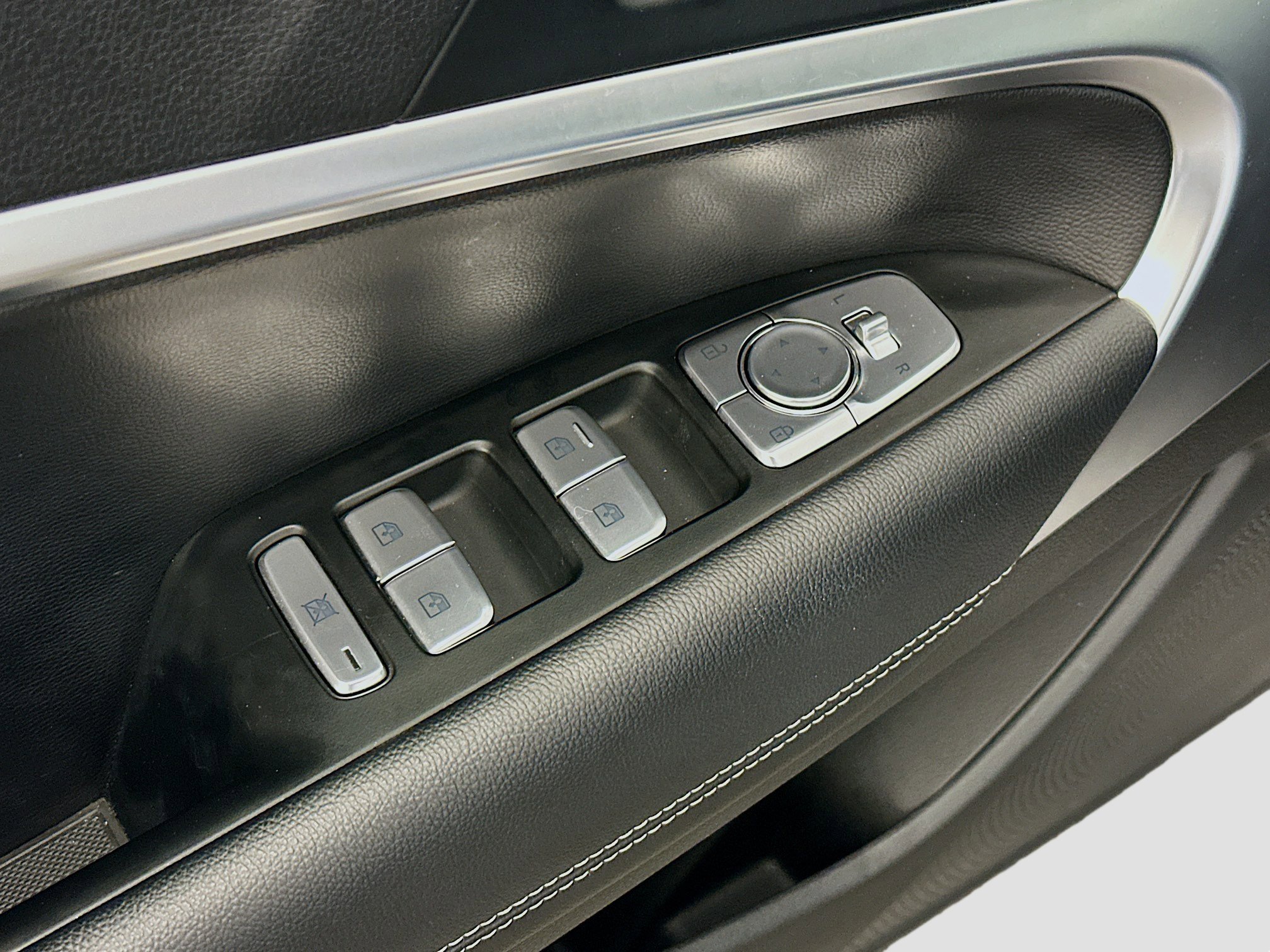 Used 2025 Genesis G70 2.5T AWD/4WD image 15