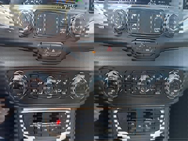 Certified 2022 GMC Terrain SLT w/ Infotainment Package II image 15