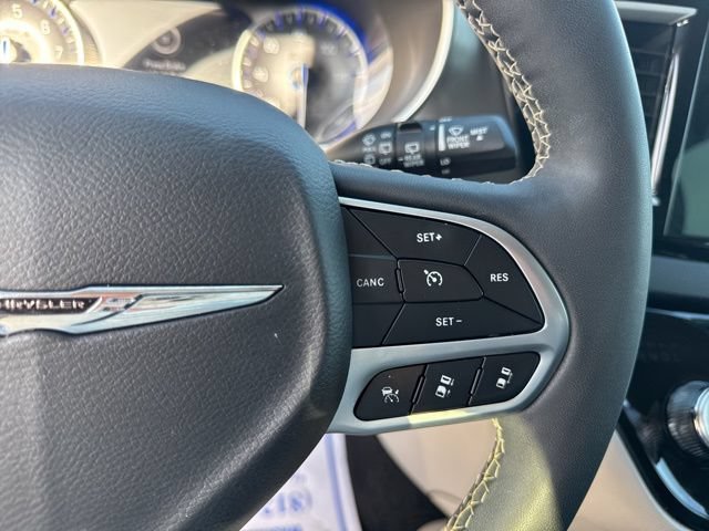 Used 2024 Chrysler Pacifica Touring-L FWD image 22