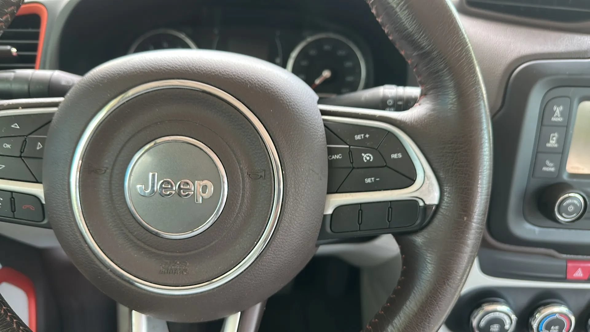 Used 2016 Jeep Renegade Latitude w/ Safety & Security Group FWD image 32