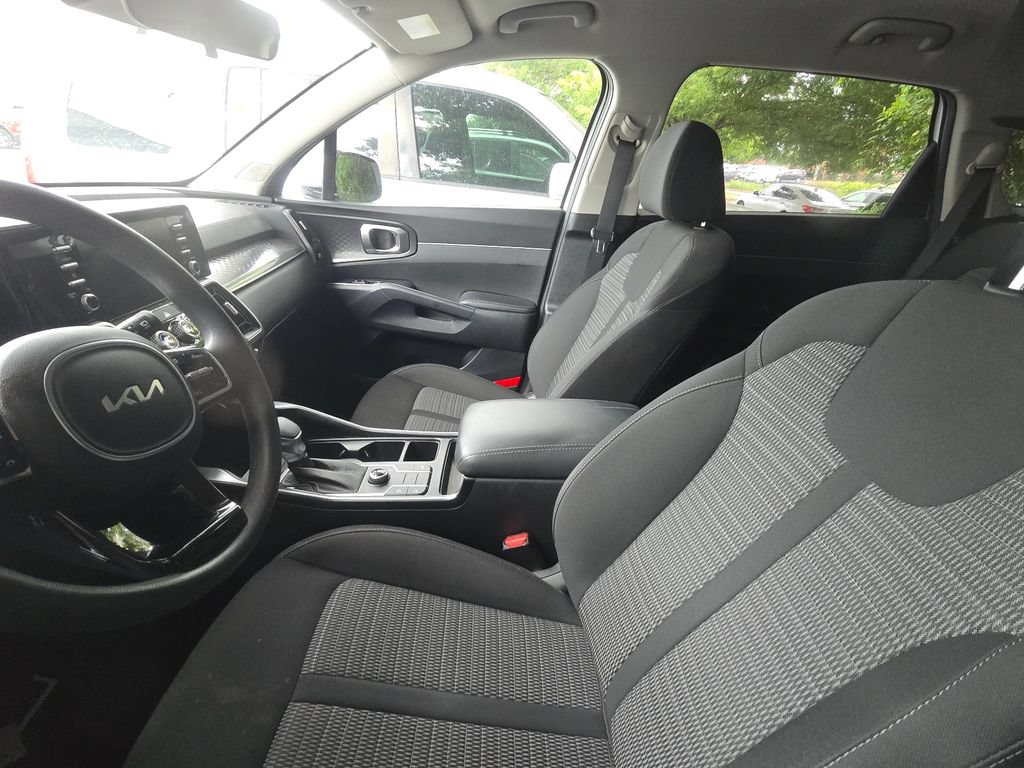 Used 2023 Kia Sorento LX AWD/4WD image 5