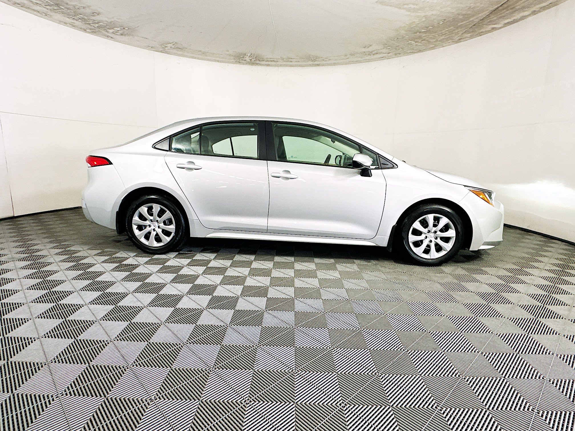 Certified 2025 Toyota Corolla LE FWD image 2