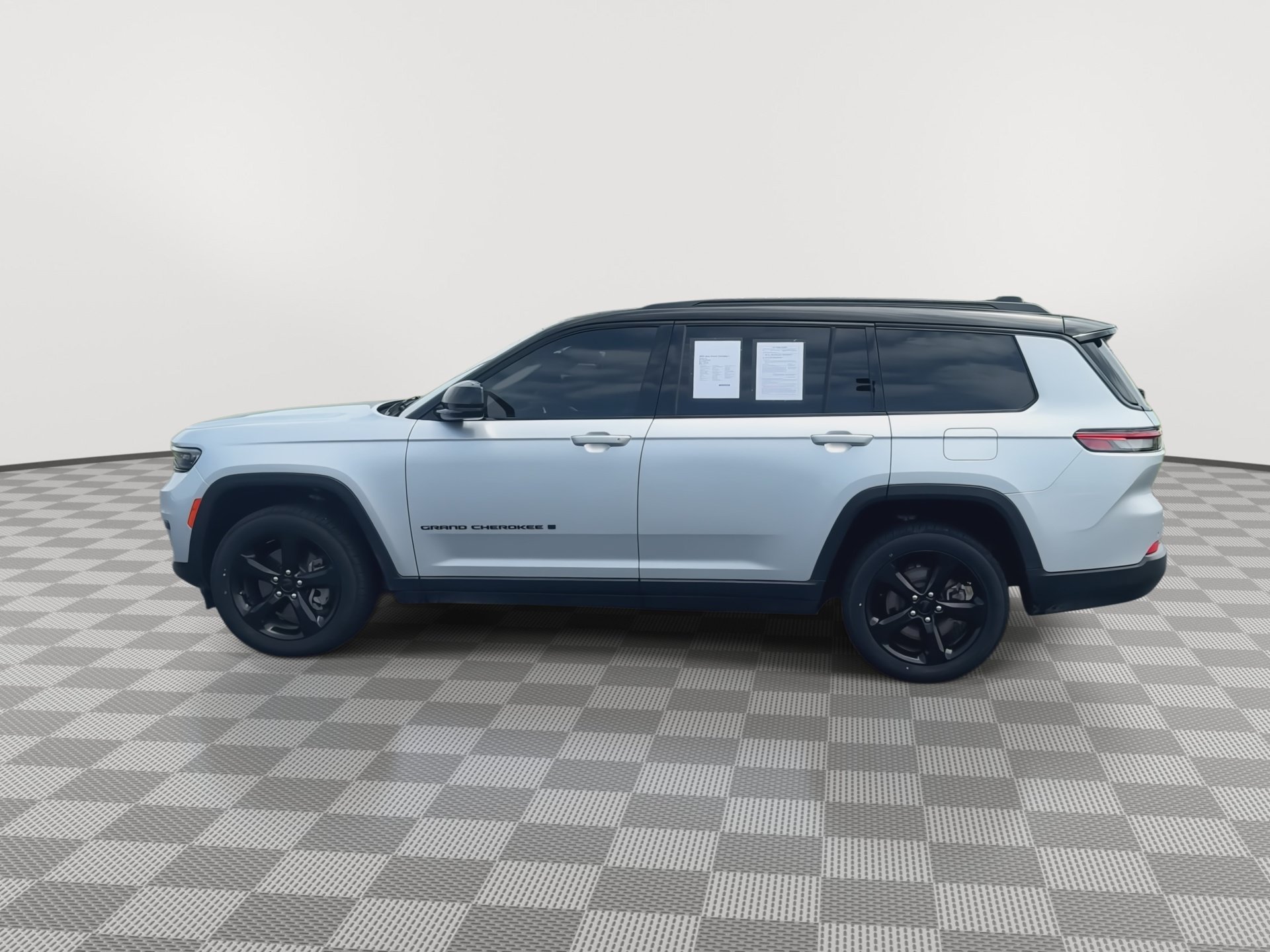 Used 2023 Jeep Grand Cherokee L Laredo AWD/4WD image 5