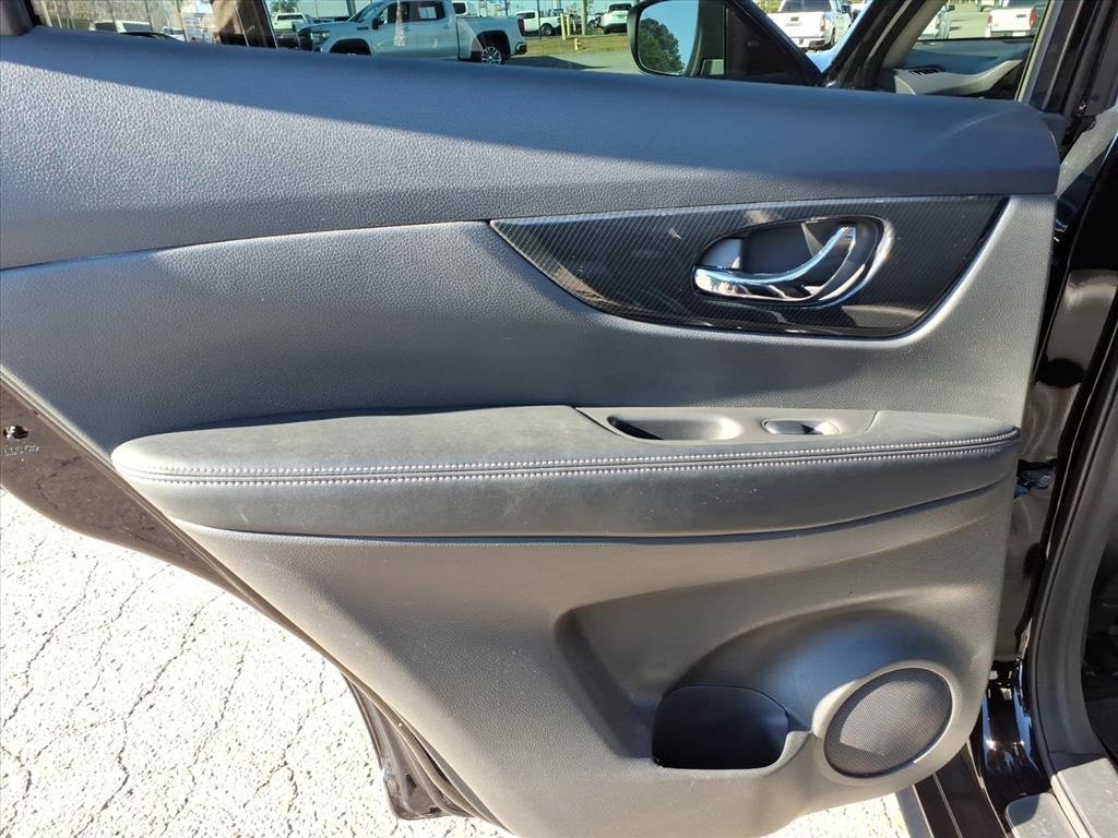 Used 2017 Nissan Rogue SL w/ SL Premium Package image 20