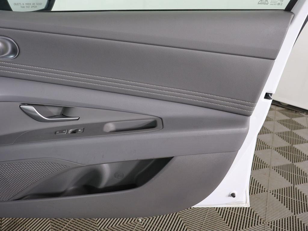 Certified 2025 Hyundai Elantra Sport FWD image 18