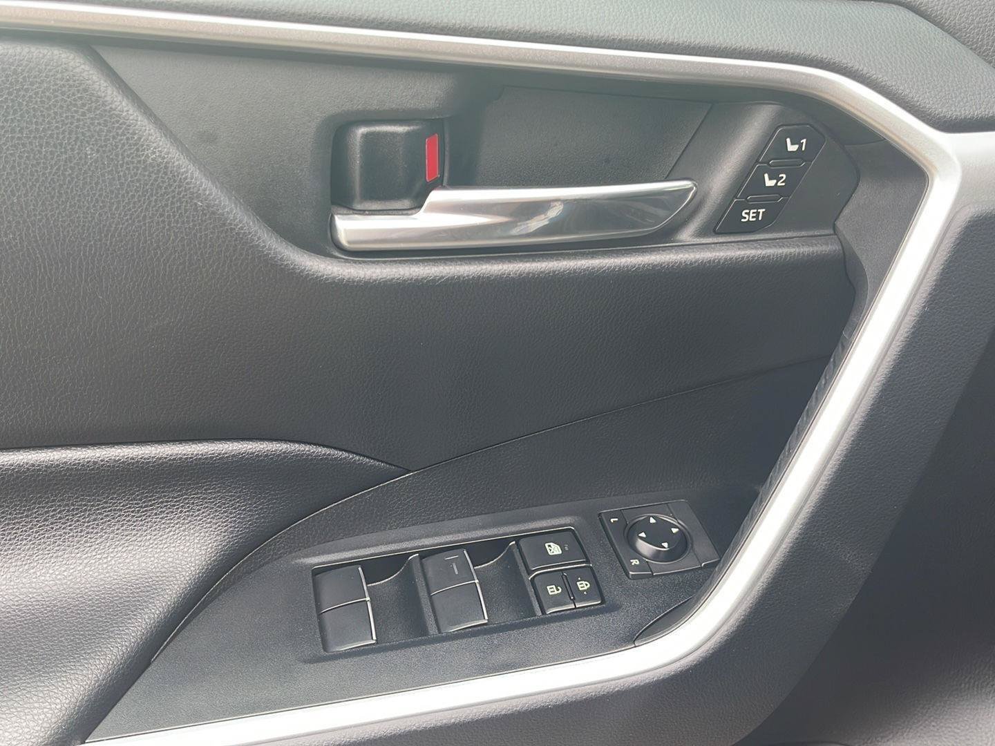 Used 2020 Toyota RAV4 XLE Premium AWD/4WD image 22