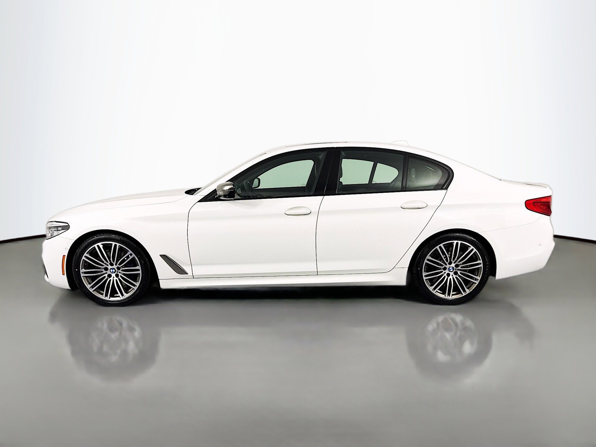 Used 2020 BMW M550i xDrive image 8