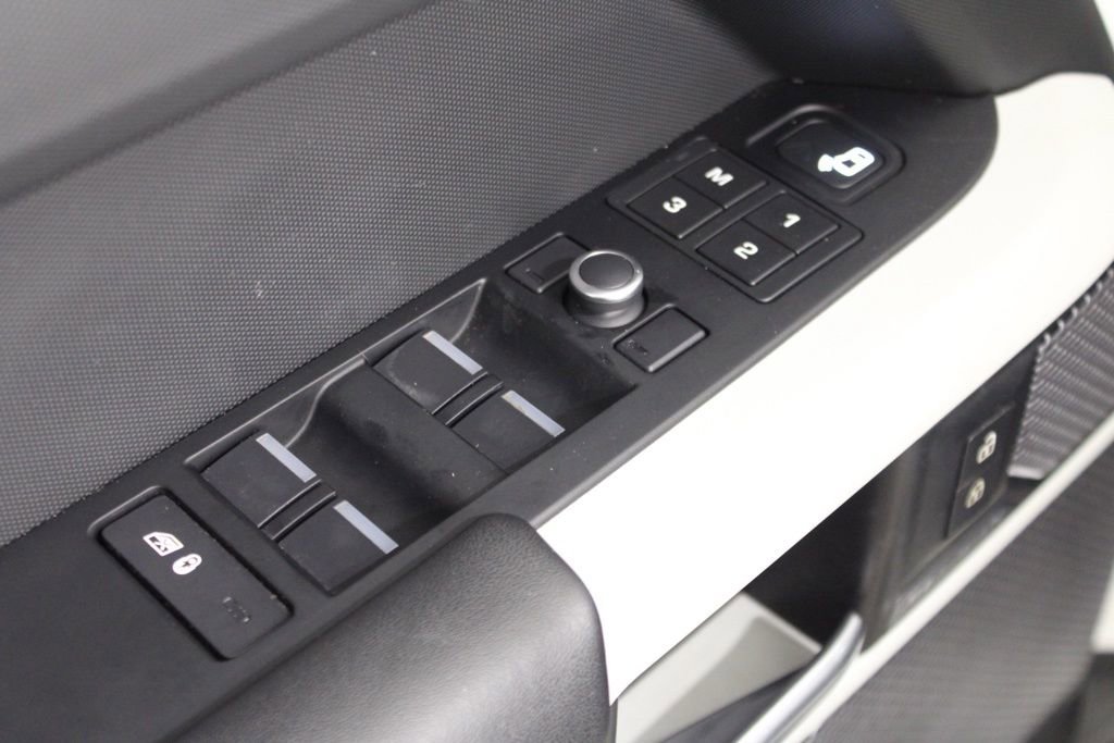 Used 2020 Land Rover Defender 110 HSE AWD/4WD image 17