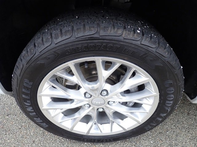 Used 2021 Jeep Grand Cherokee L Summit w/ Advanced Protech Group IV image 11