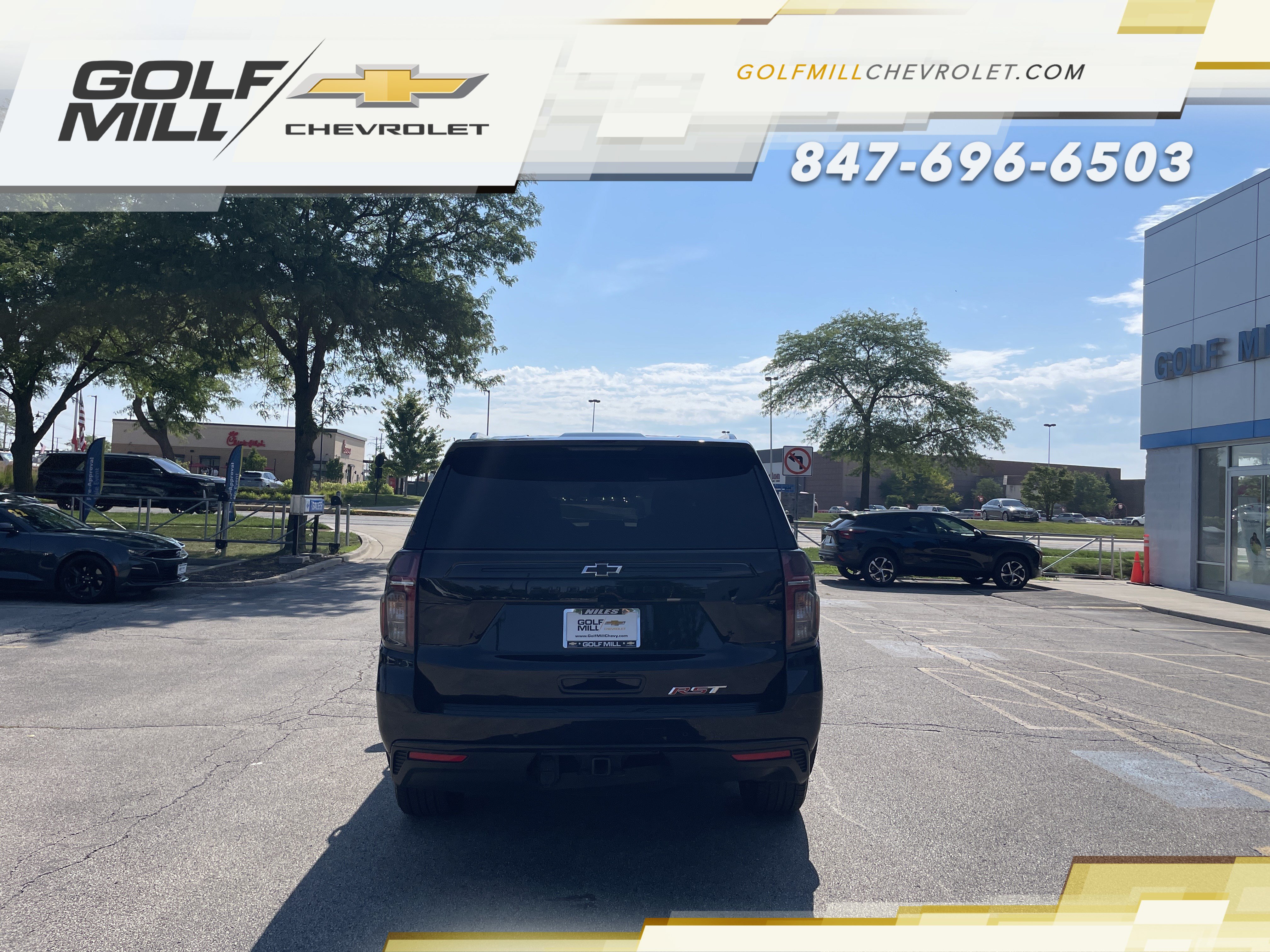 Used 2024 Chevrolet Suburban RST w/ Luxury Package AWD/4WD image 8