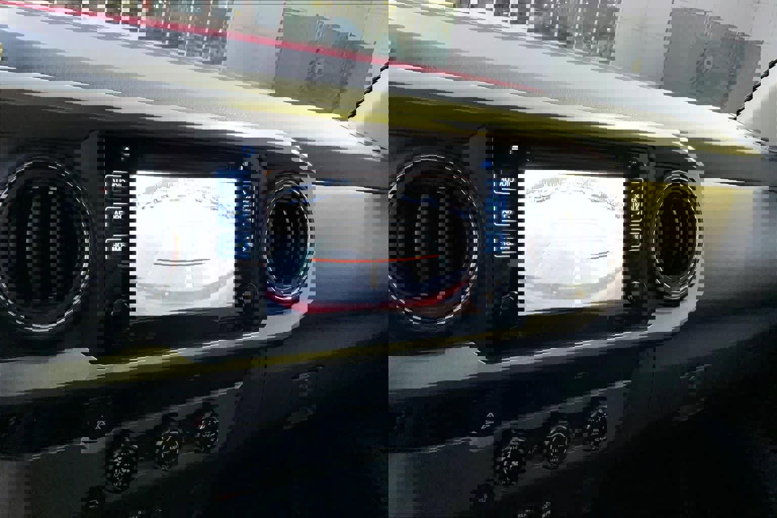 Certified 2018 Toyota Tacoma SR5 image 27