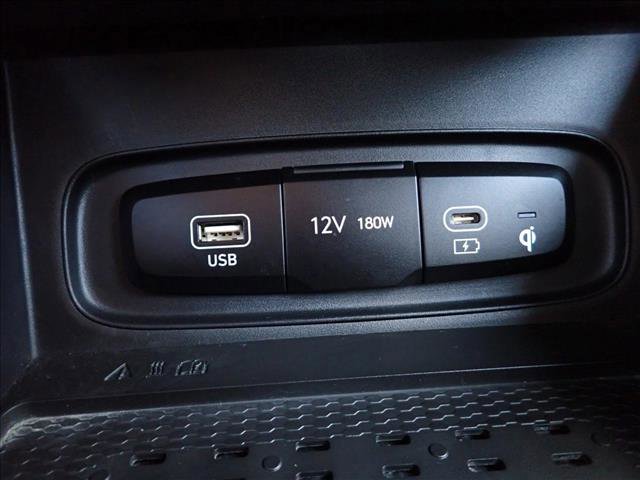 Used 2024 Hyundai Venue Limited image 18