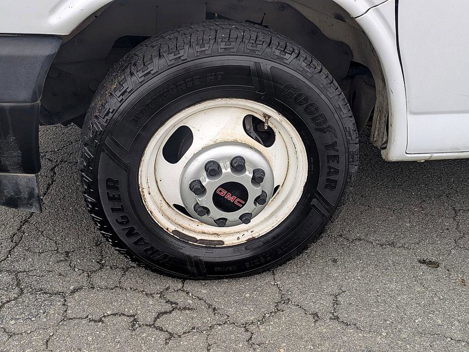 Used 2018 GMC Savana 3500 Extended w/ Driver Convenience Package image 10