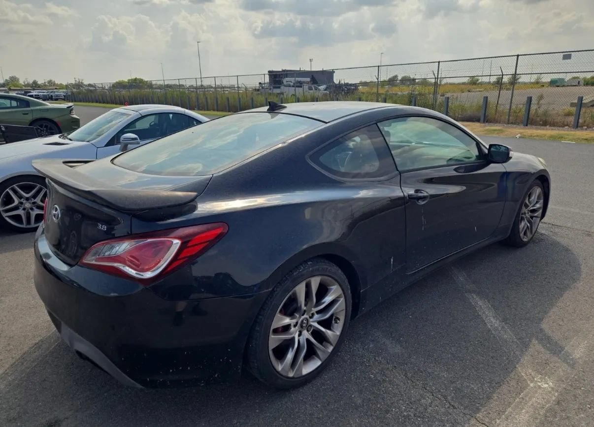Used 2013 Hyundai Genesis 3.8 RWD image 5