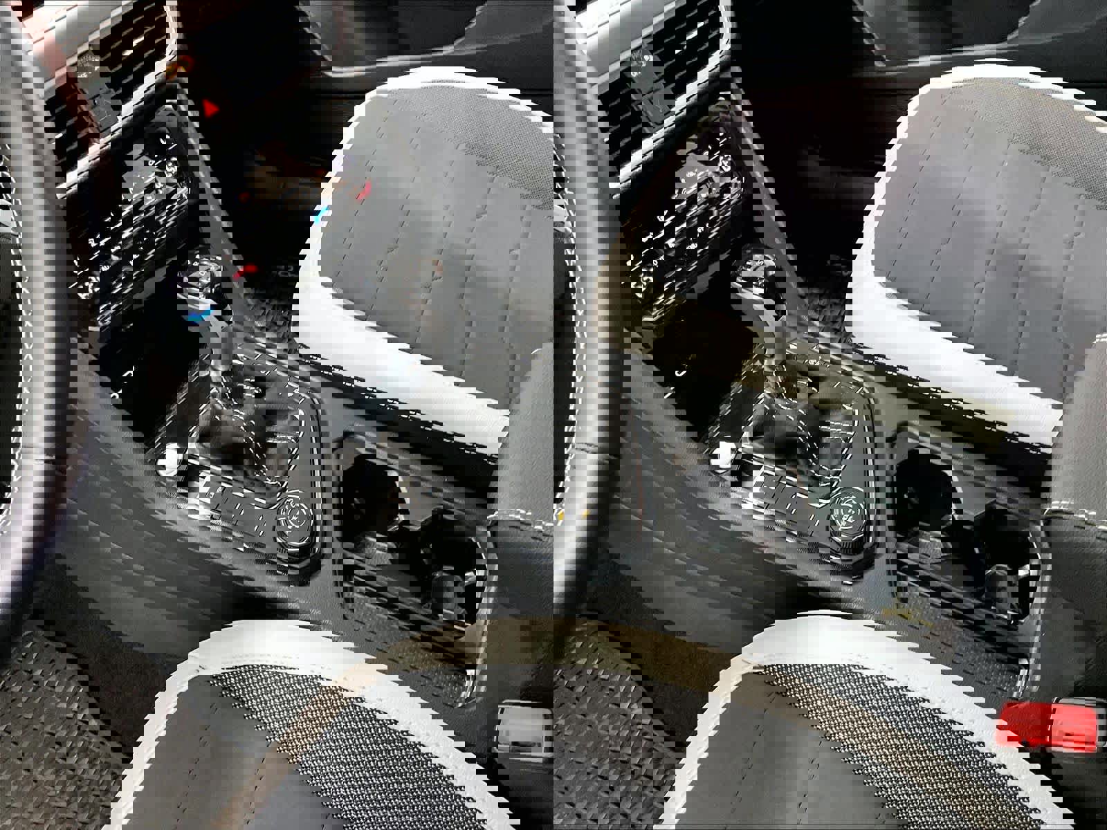 Used 2025 Volkswagen Taos SE w/ Panoramic Sunroof Package image 19