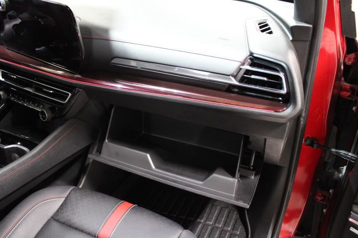 Used 2024 Chevrolet Traverse RS image 28