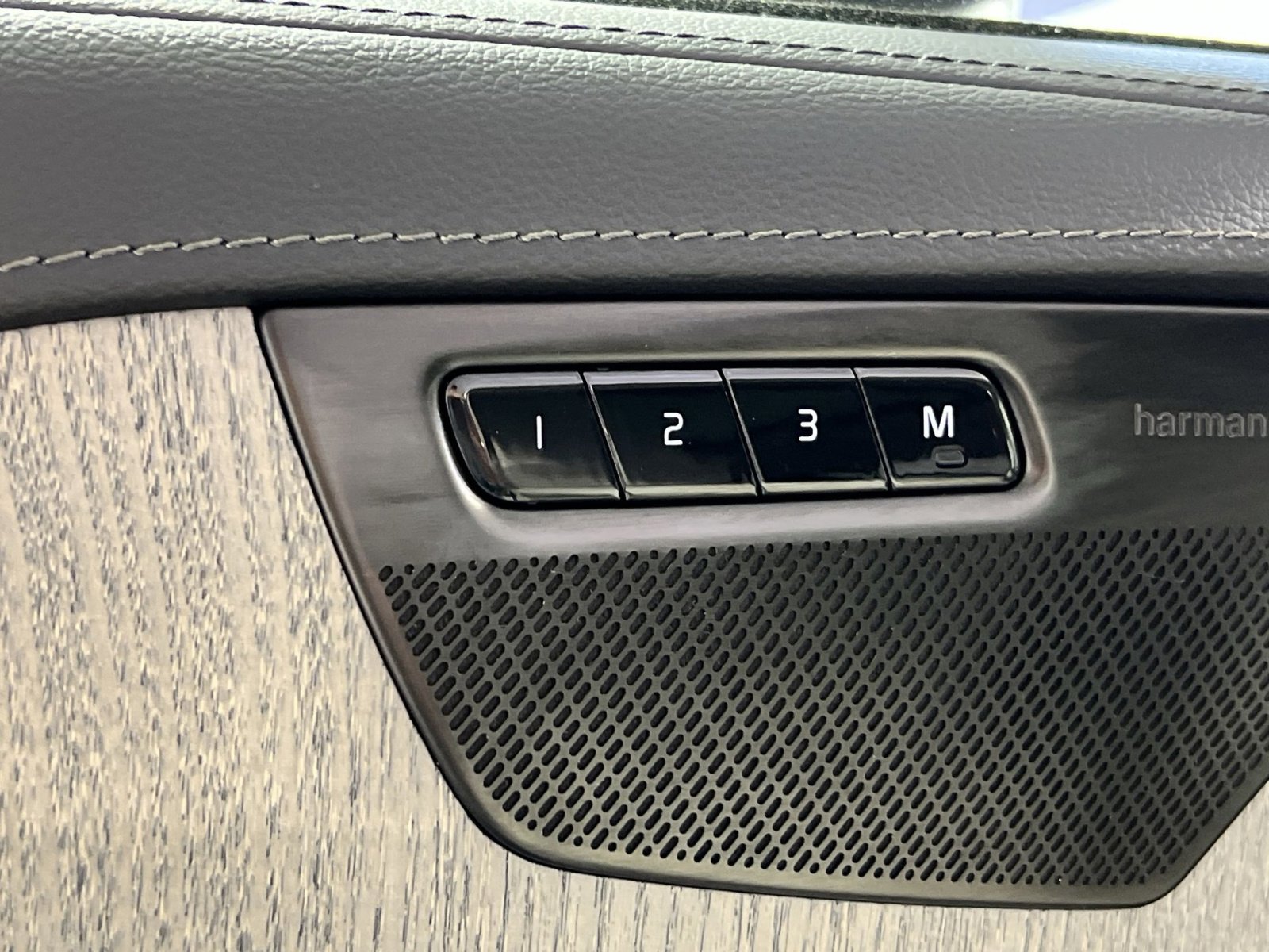 Used 2025 Volvo XC90 T8 Ultra image 32