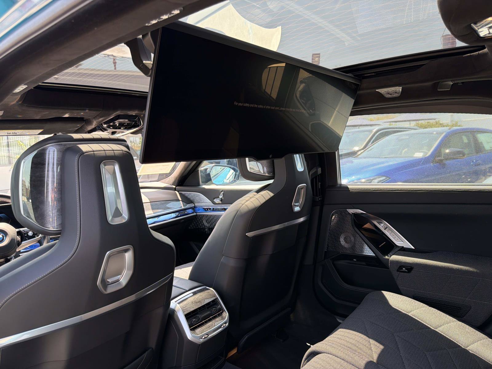 Used 2025 BMW i7 M70 AWD/4WD image 15