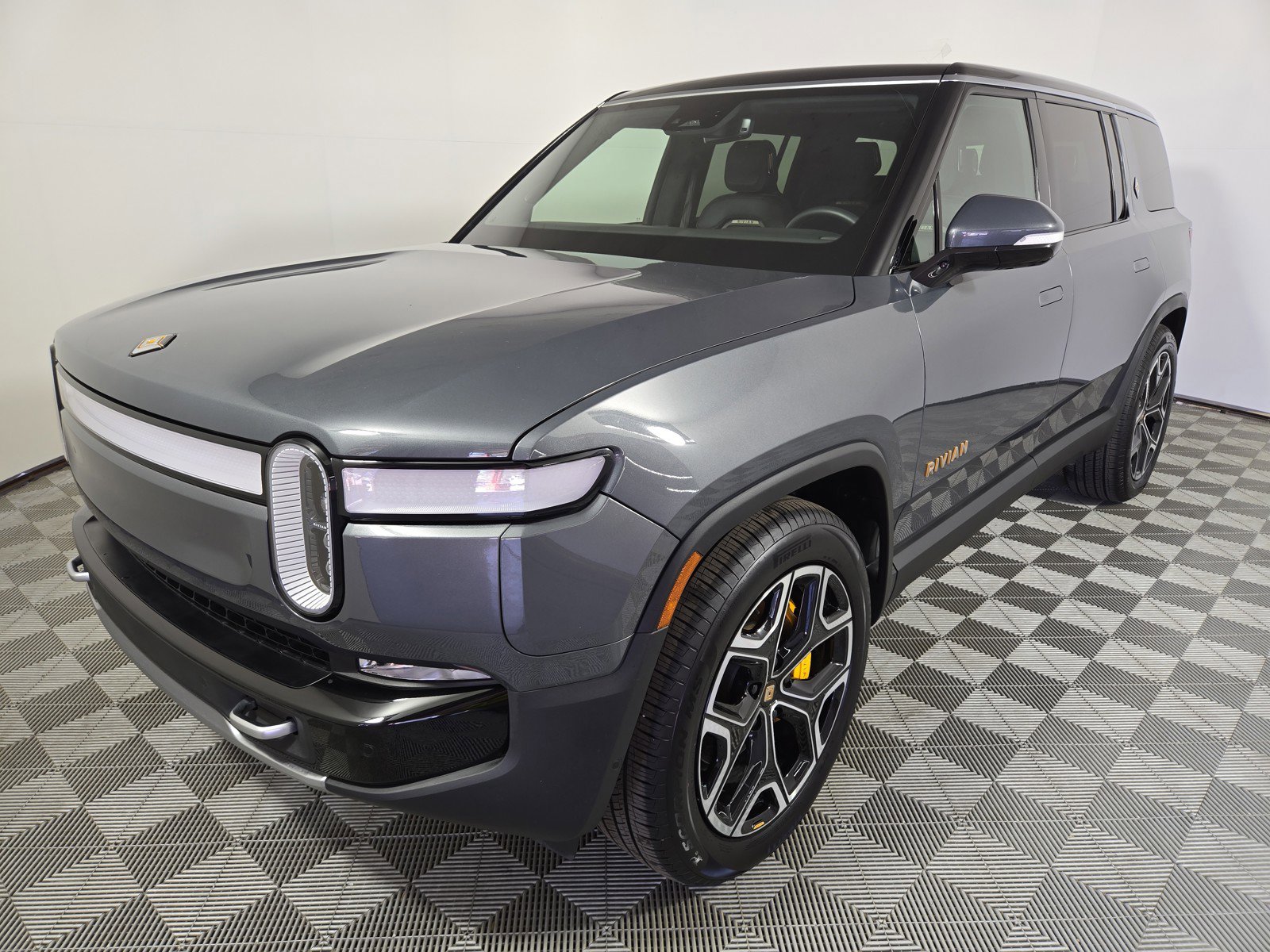 Used 2023 Rivian R1S Adventure AWD/4WD image 1