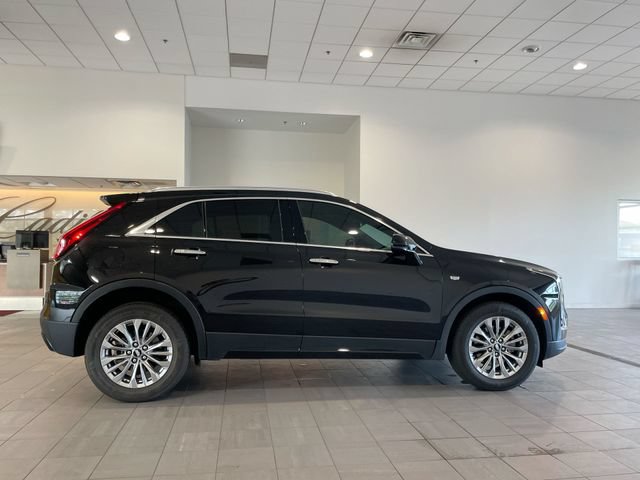 Used 2024 Cadillac XT4 Premium Luxury w/ Technology Package FWD image 7