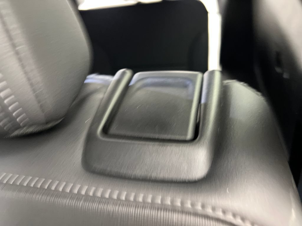 Used 2025 Buick Enclave Preferred AWD/4WD image 20