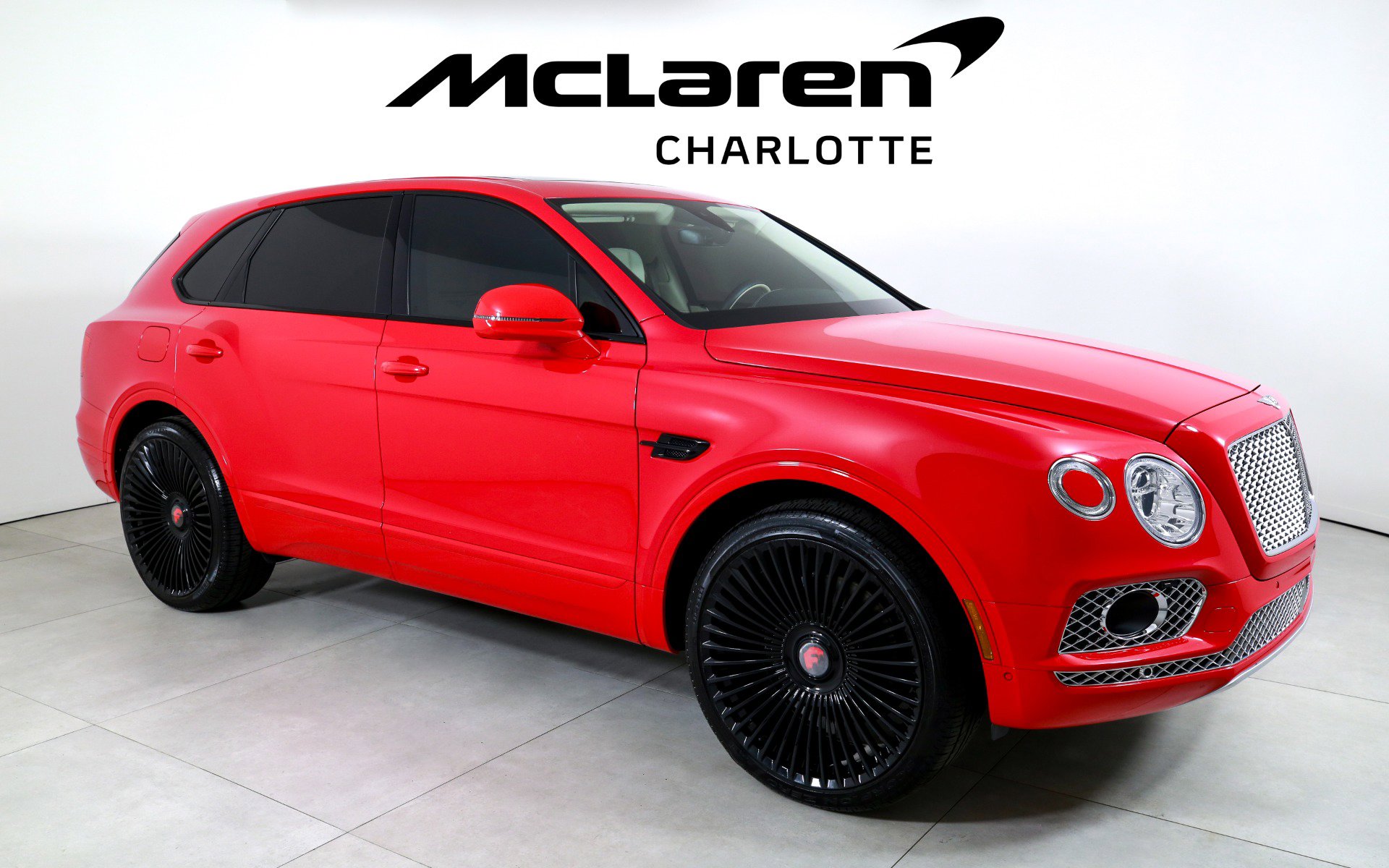 Used 2018 Bentley Bentayga Onyx Edition image 2