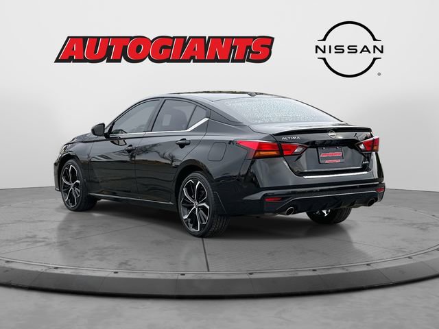 Used 2023 Nissan Altima 2.5 SR w/ SR Premium Package image 5
