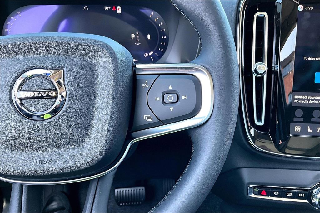New 2026 Volvo XC40 B5 Ultra AWD/4WD image 18