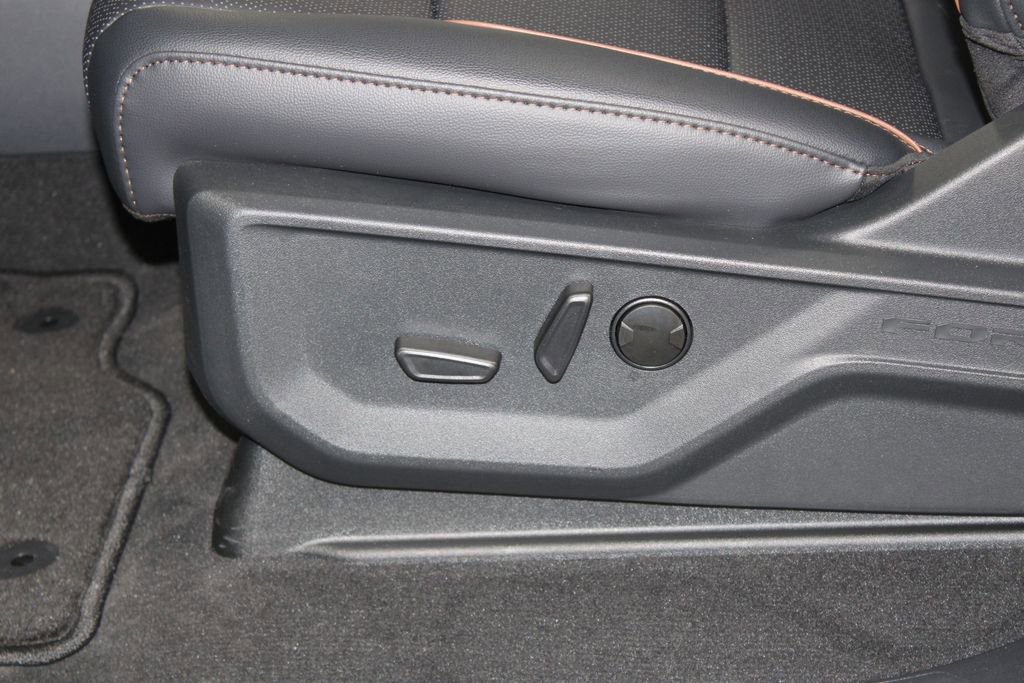 New 2026 Ford F250 Lariat w/ Black Appearance Package image 23