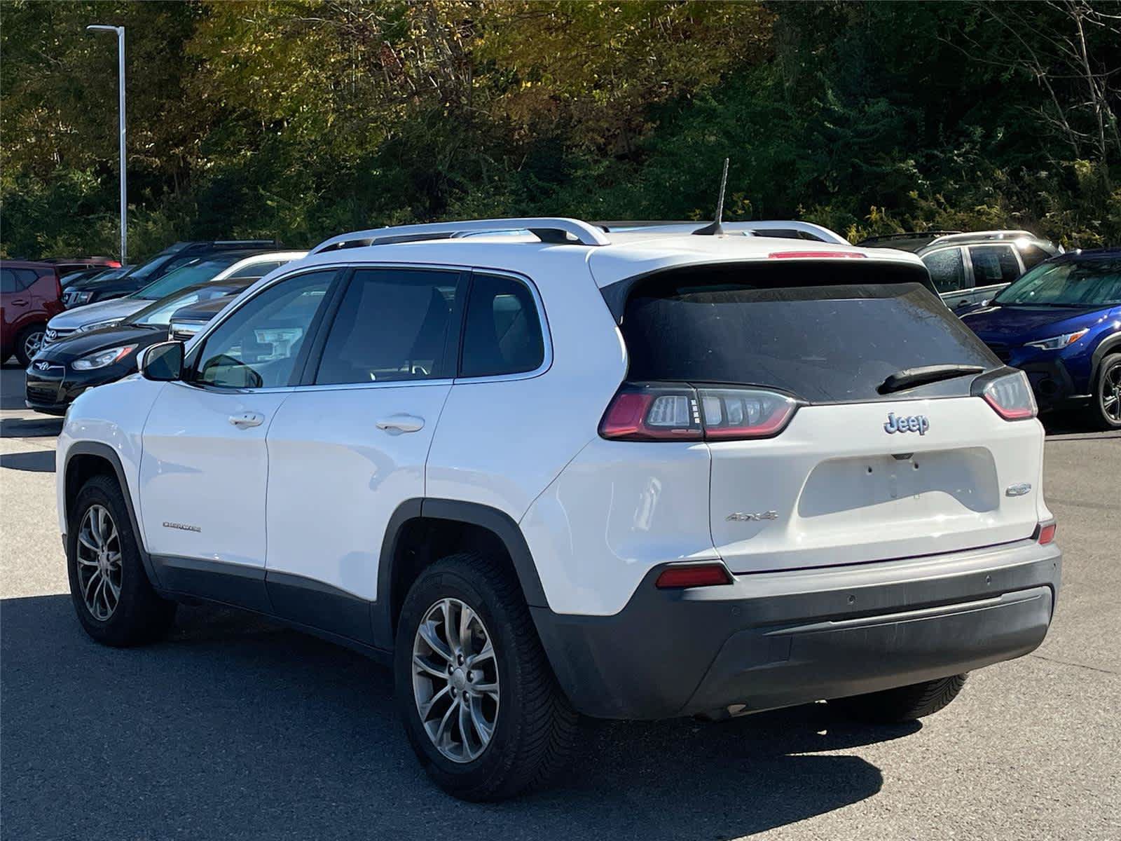 Used 2019 Jeep Cherokee Latitude Plus w/ Cold Weather Group AWD/4WD image 3