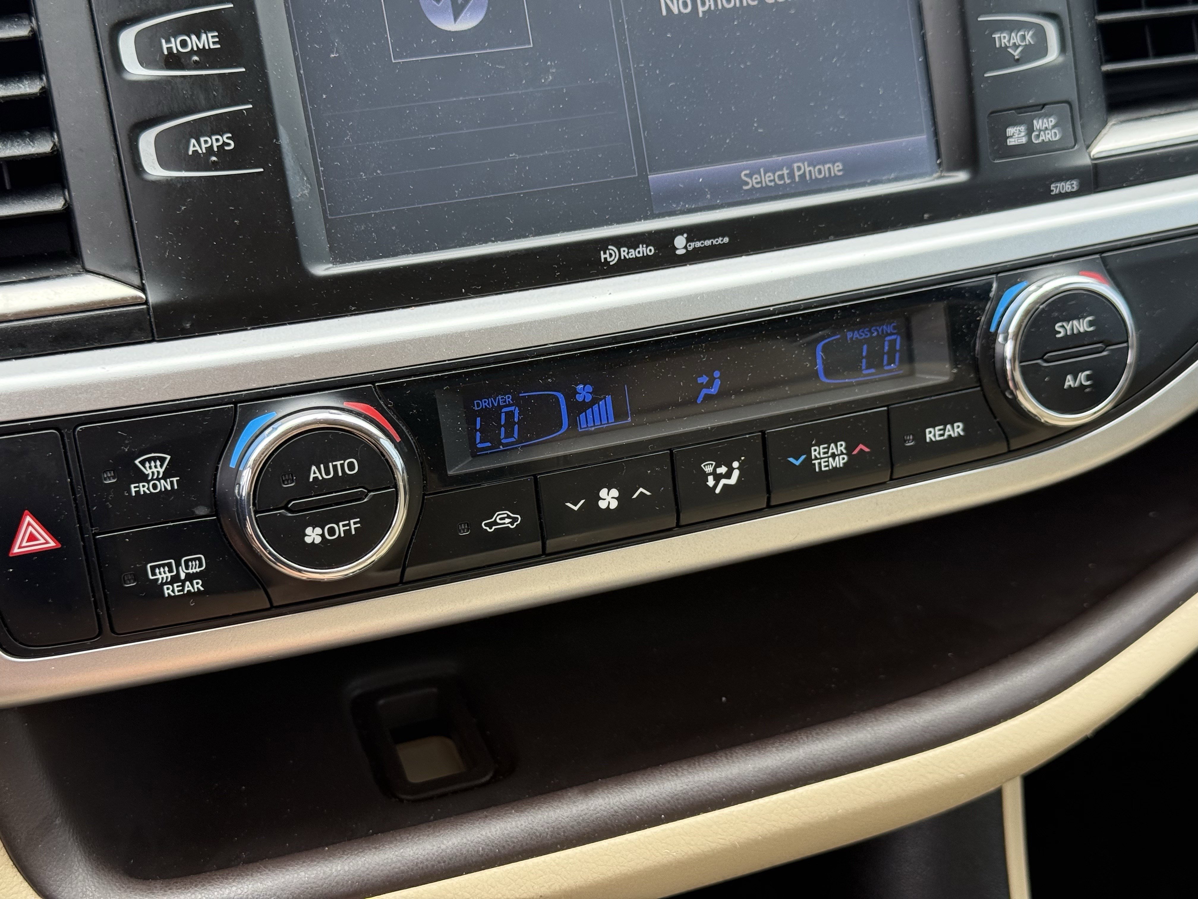 Used 2015 Toyota Highlander XLE FWD image 21