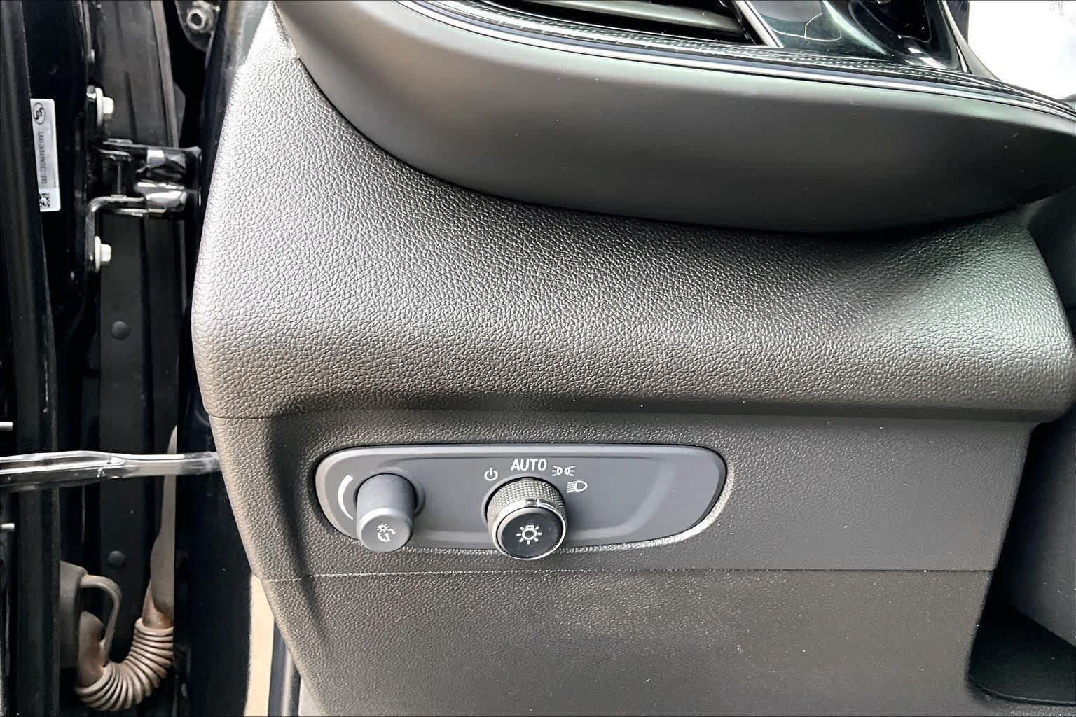 Used 2022 Buick Envision Essence w/ Sport Touring Package FWD image 36