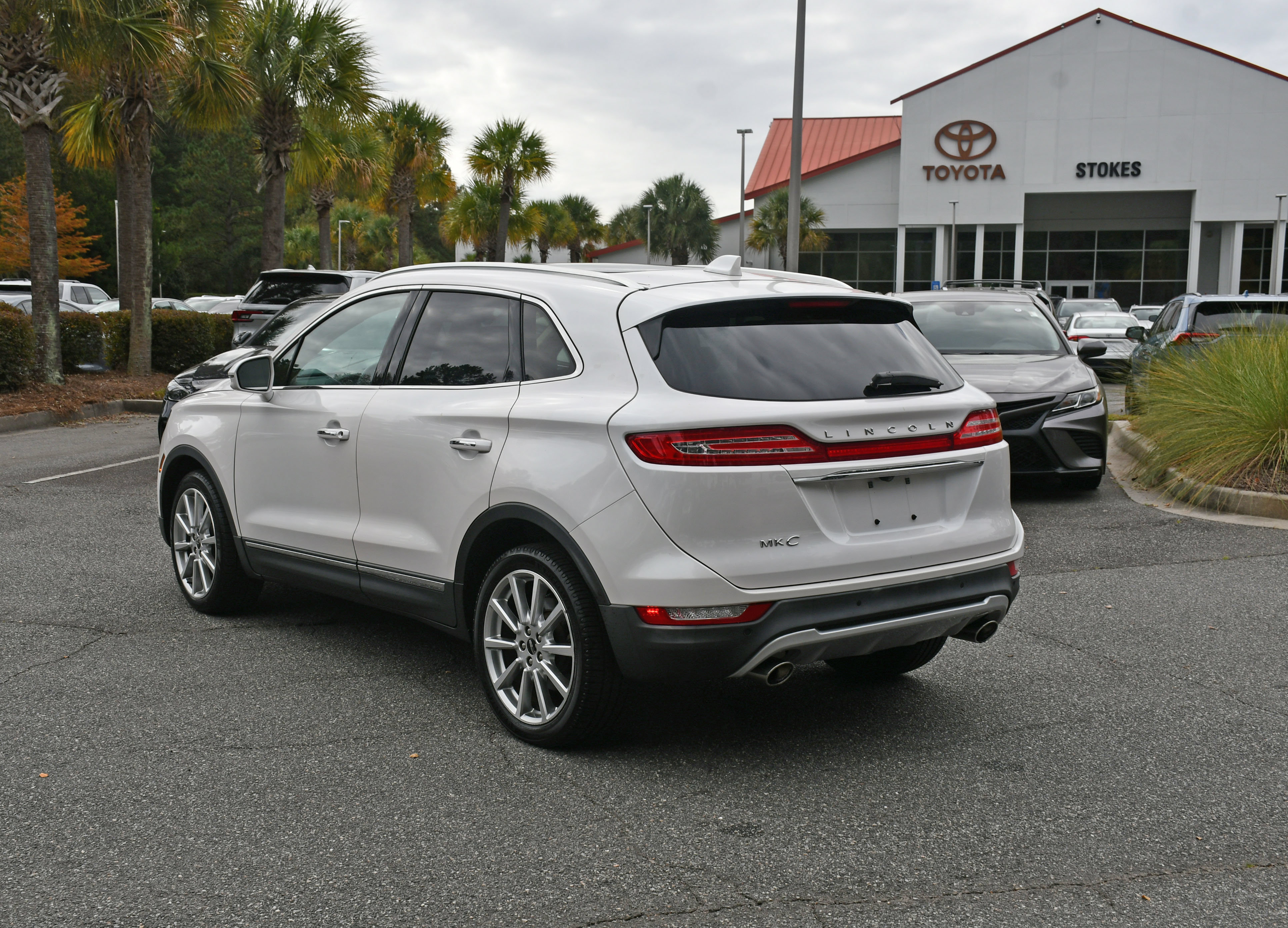 Used 2019 Lincoln MKC Reserve w/ MKC Technology Package FWD image 3