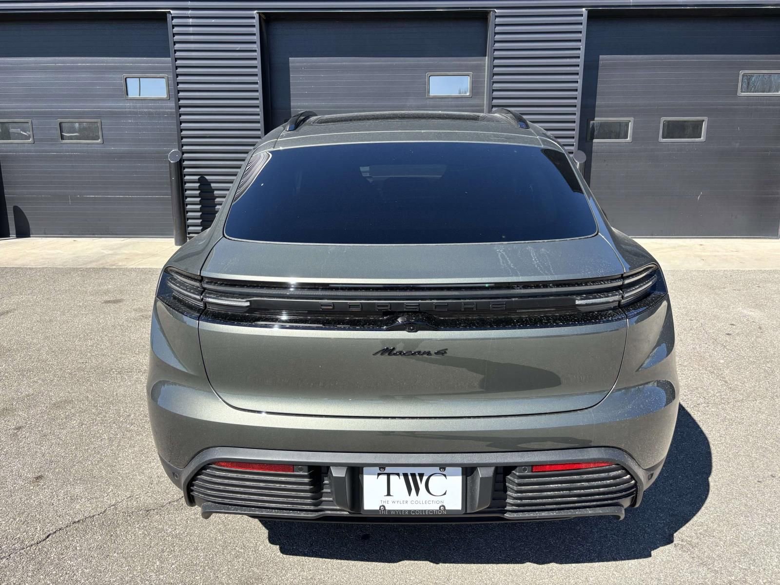 New 2026 Porsche Macan 4 Electric image 9