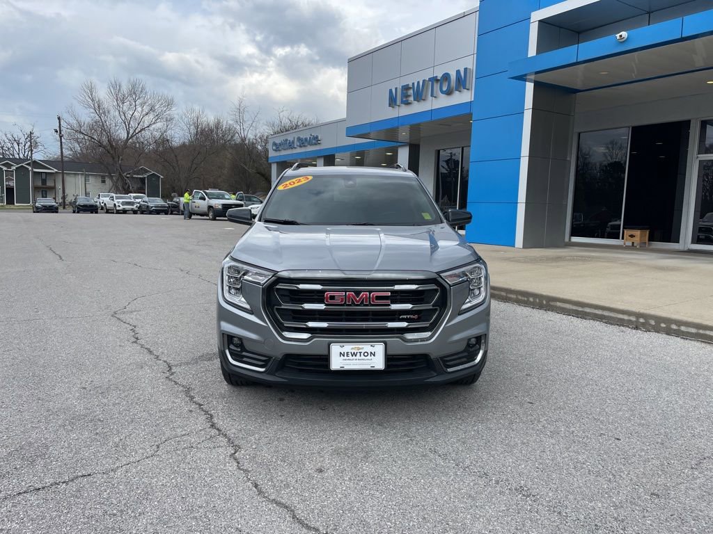 Used 2023 GMC Terrain AT4 image 2