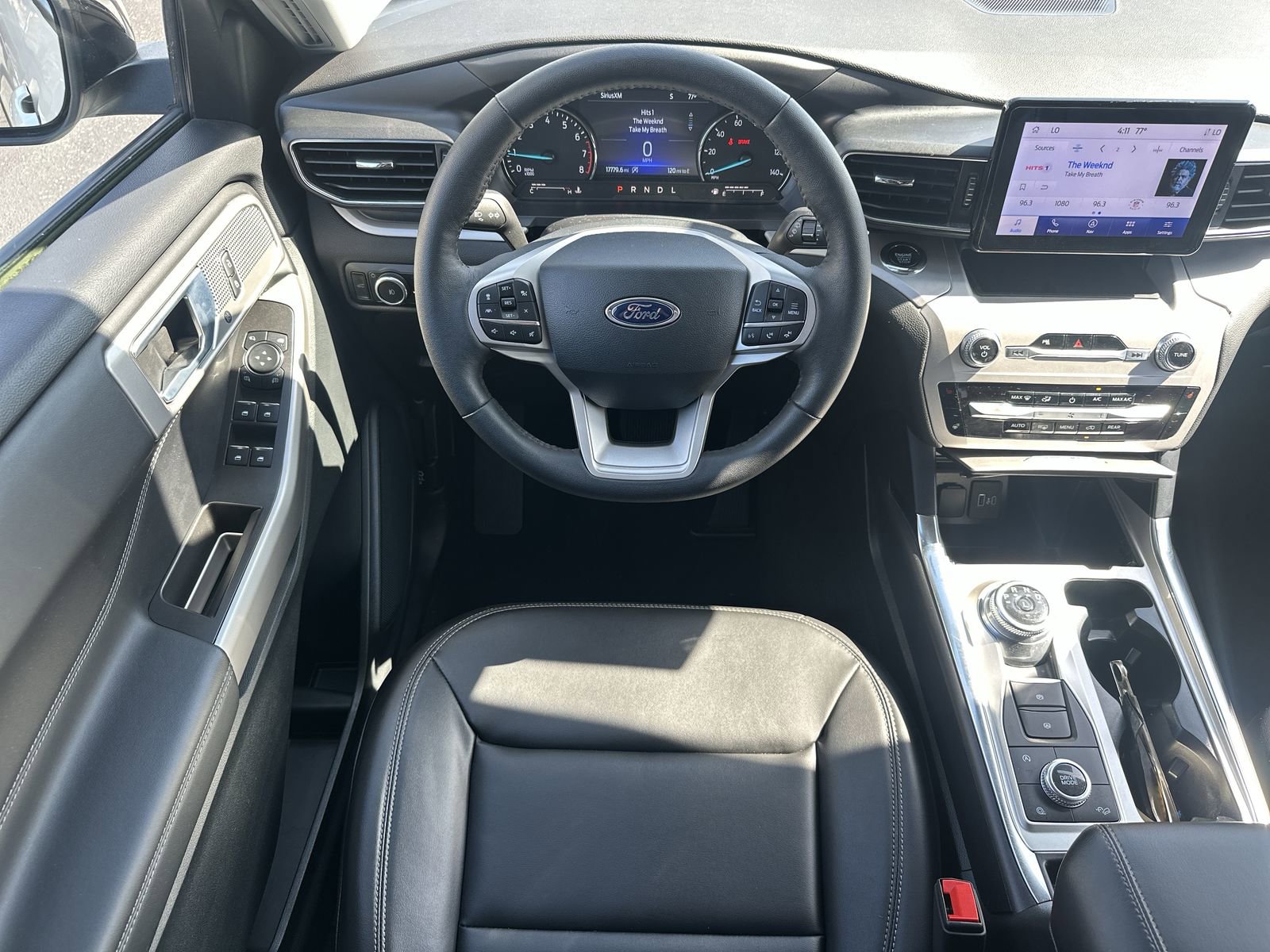 Used 2024 Ford Explorer XLT w/ Equipment Group 202A AWD/4WD image 17