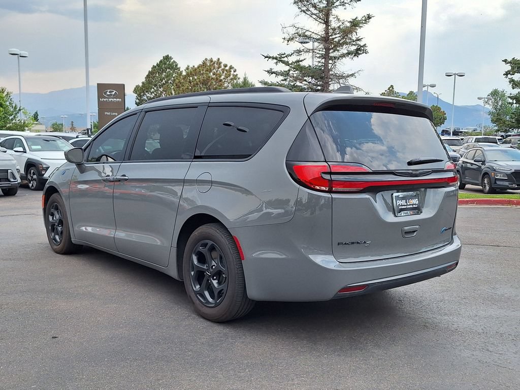 Used 2022 Chrysler Pacifica Touring-L w/ S Appearance Package FWD video 5