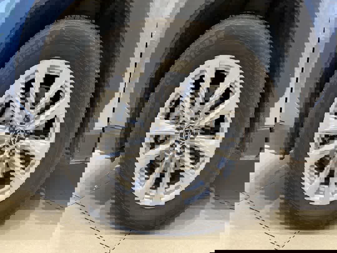 Certified 2022 Toyota Corolla Cross LE image 10