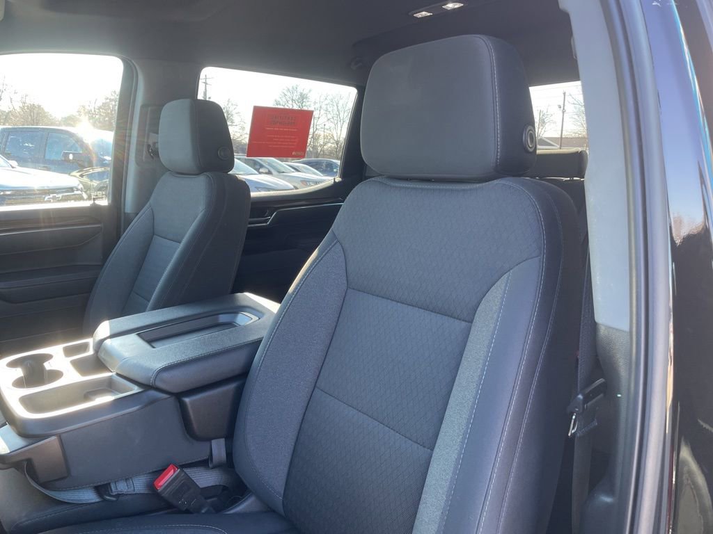 Used 2025 Chevrolet Silverado 1500 LT image 7