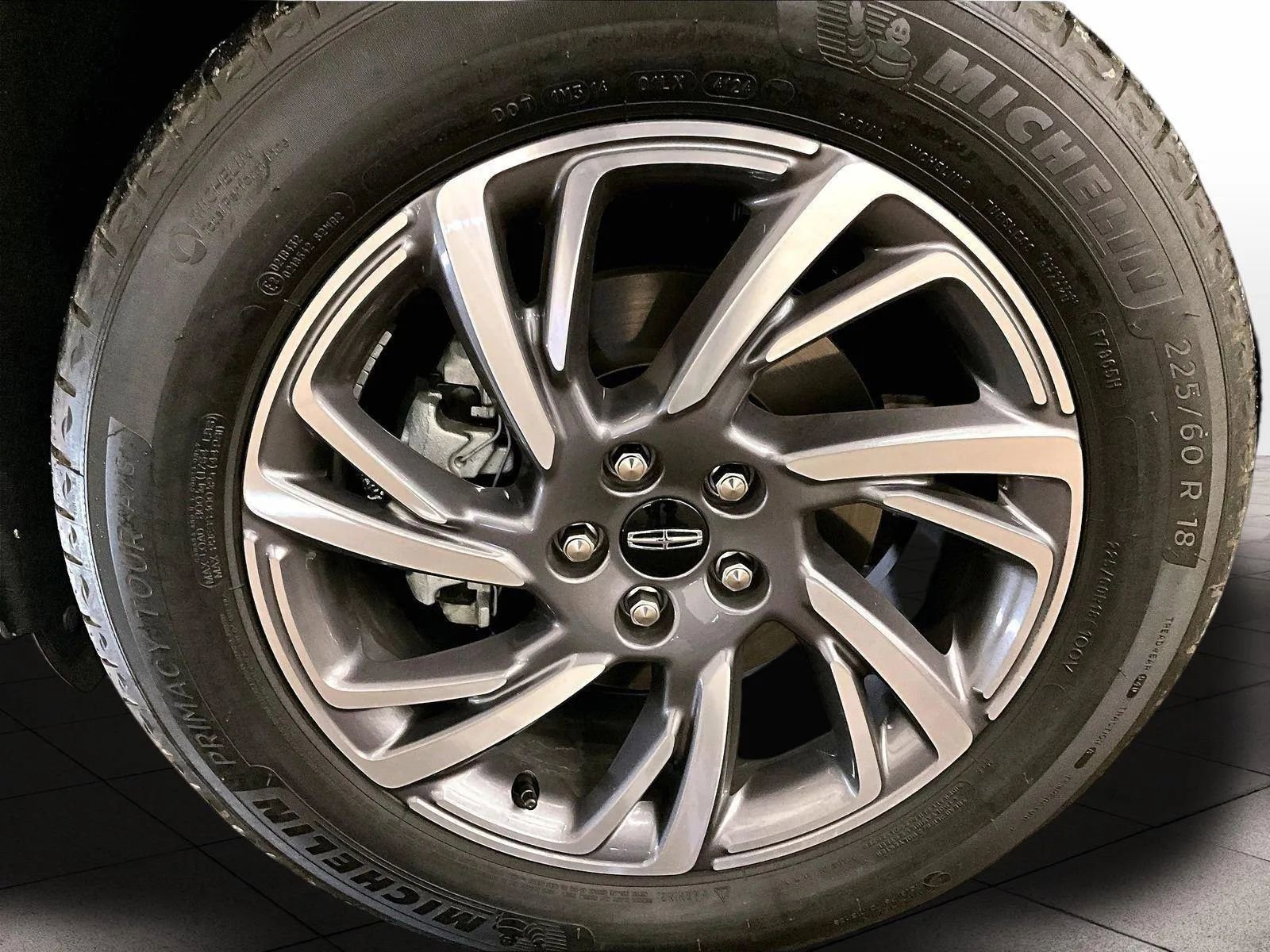 Used 2025 Lincoln Corsair AWD w/ Equipment Group 101A image 8
