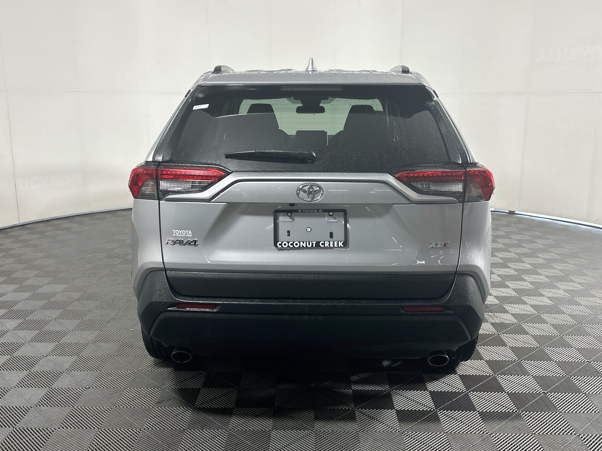 Used 2024 Toyota RAV4 XLE FWD image 4