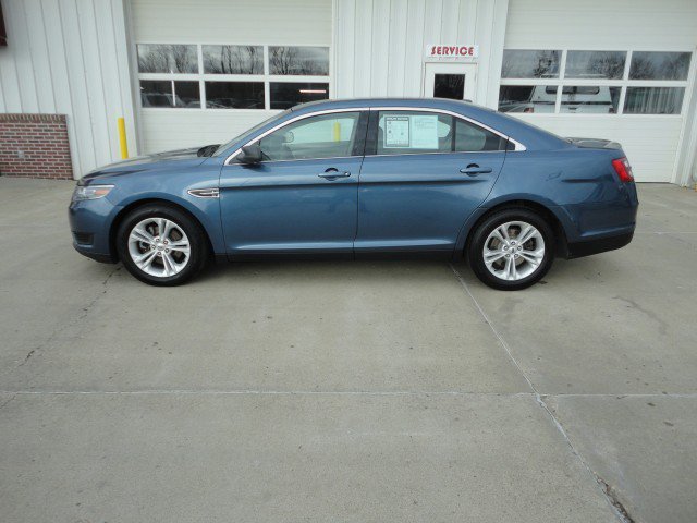 Used 2018 Ford Taurus SE image 1