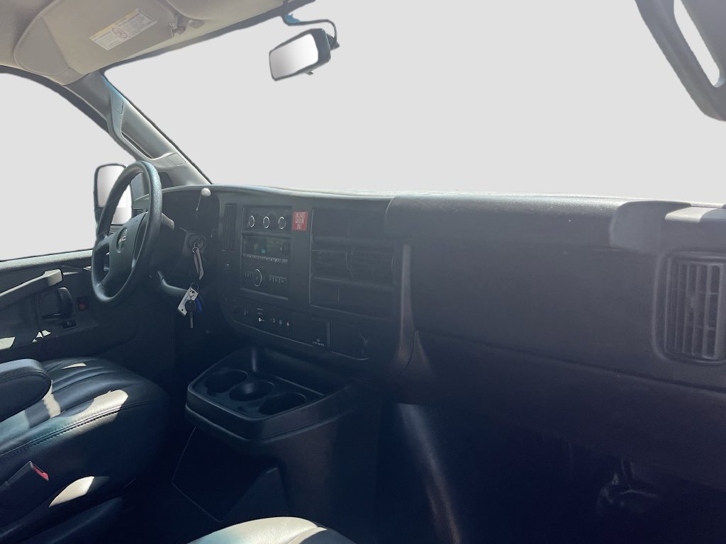 Used 2025 GMC Savana 3500 Extended RWD image 25