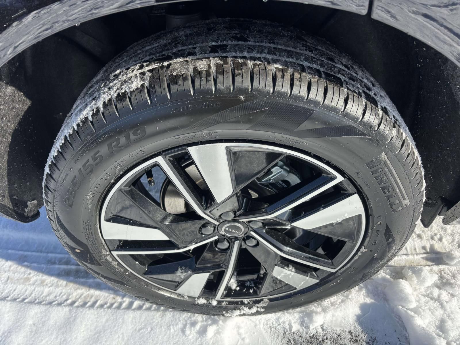 New 2026 Volvo XC60 B5 Plus w/ Protection Package Premier image 10