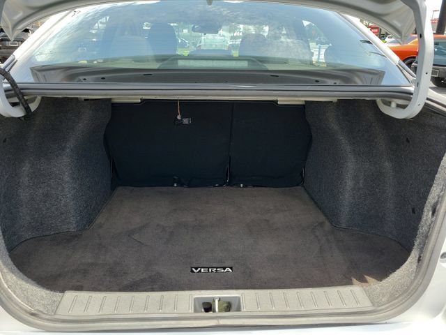 Used 2024 Nissan Versa SR FWD image 9