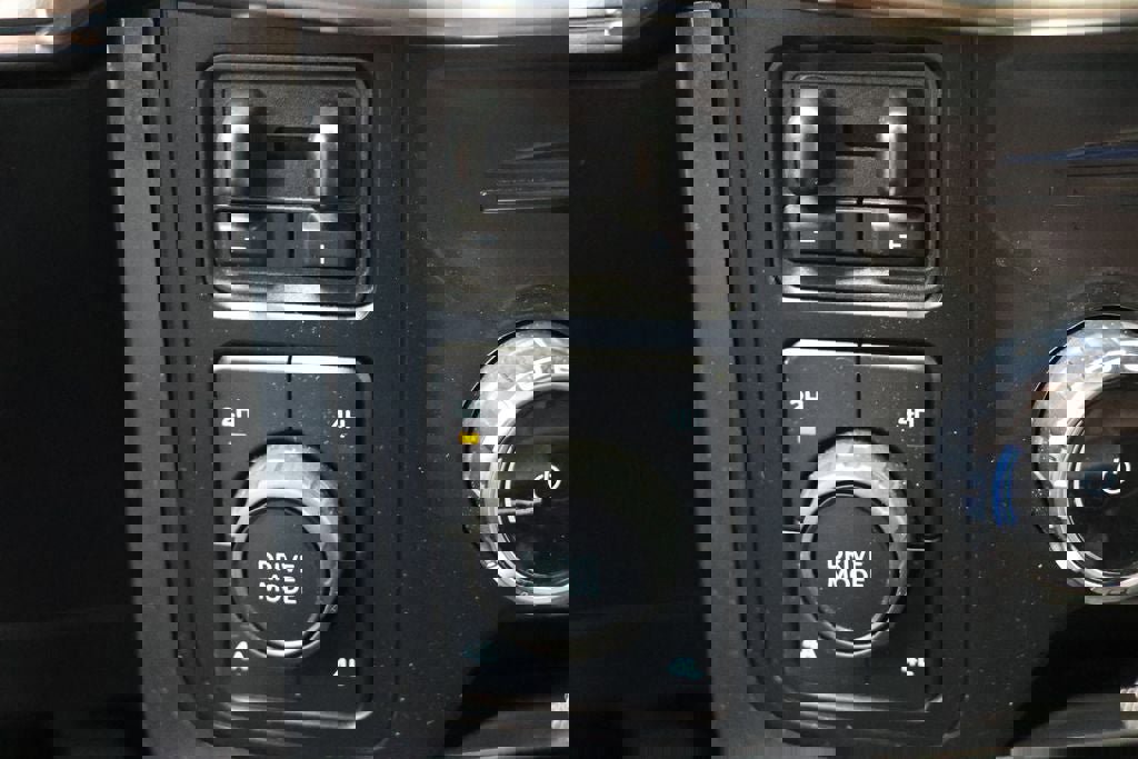 Used 2023 Ford F150 Lariat image 32