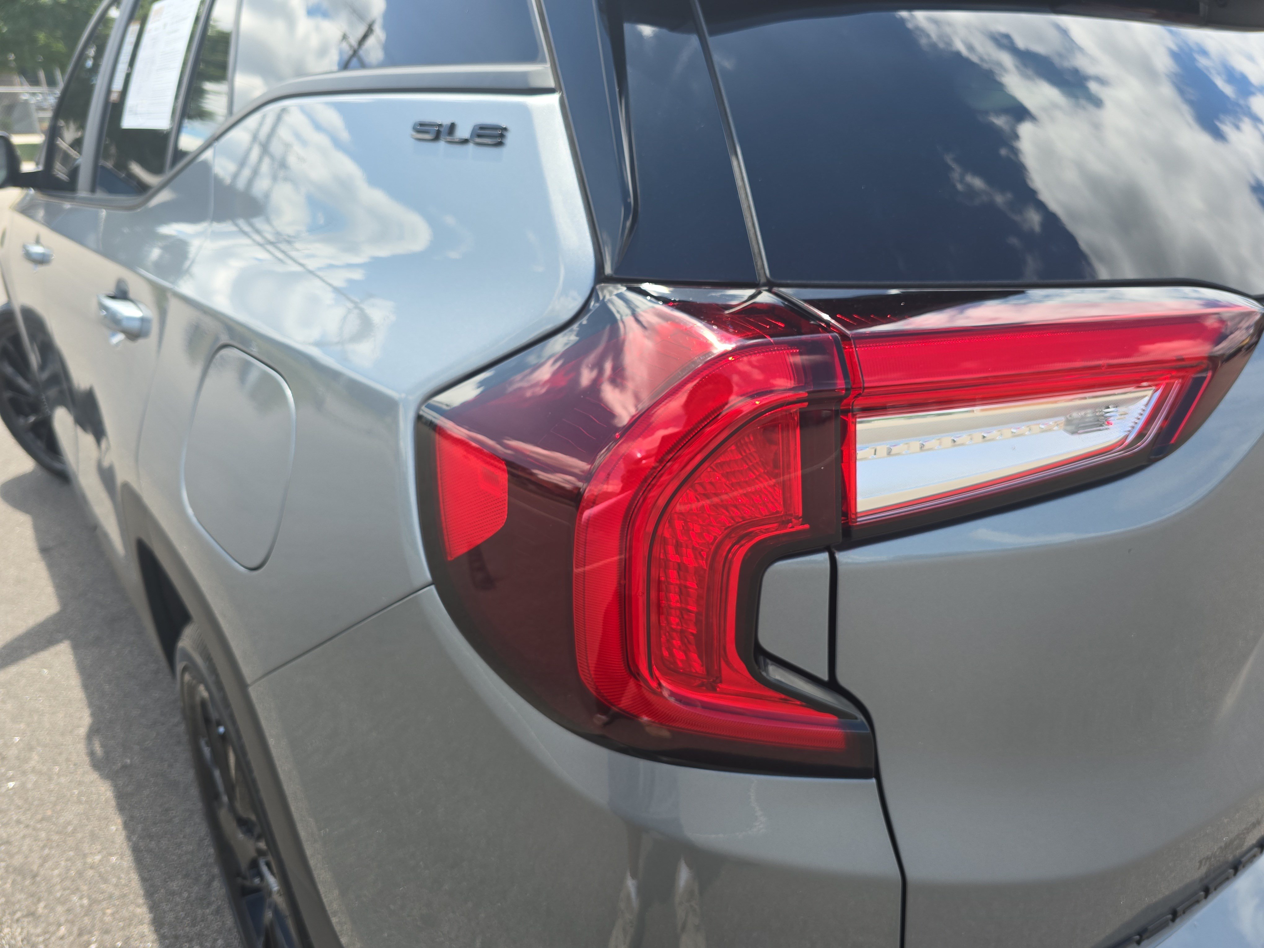 Used 2024 GMC Terrain SLE w/ Driver Convenience Package FWD image 33