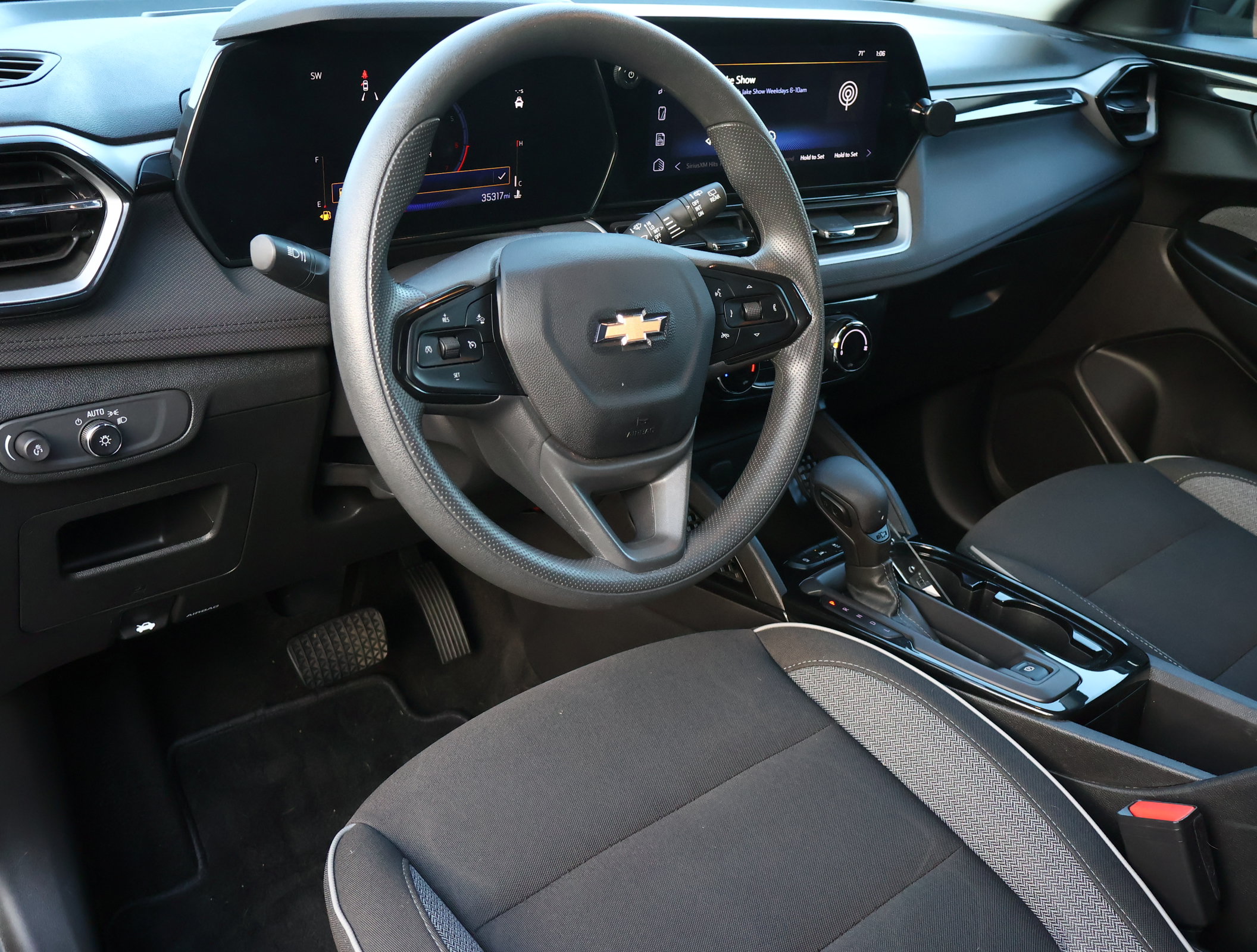 Used 2024 Chevrolet TrailBlazer LT FWD image 3